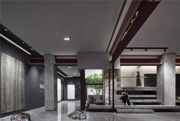 瓷磚展廳裝修設(shè)計-現(xiàn)代藝術(shù)風高端意大利瓷磚展廳兼辦公裝修實景圖